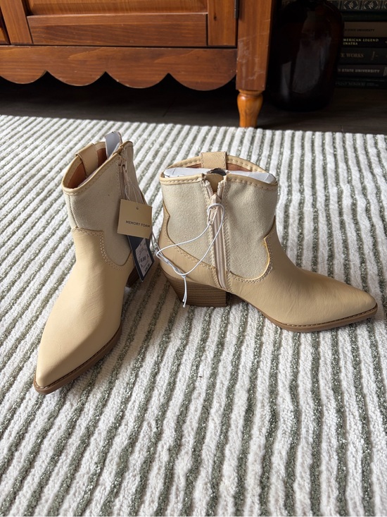 Universal Thread Shoes - Universal Thread Cream Pointed-Toe Ankle Booties